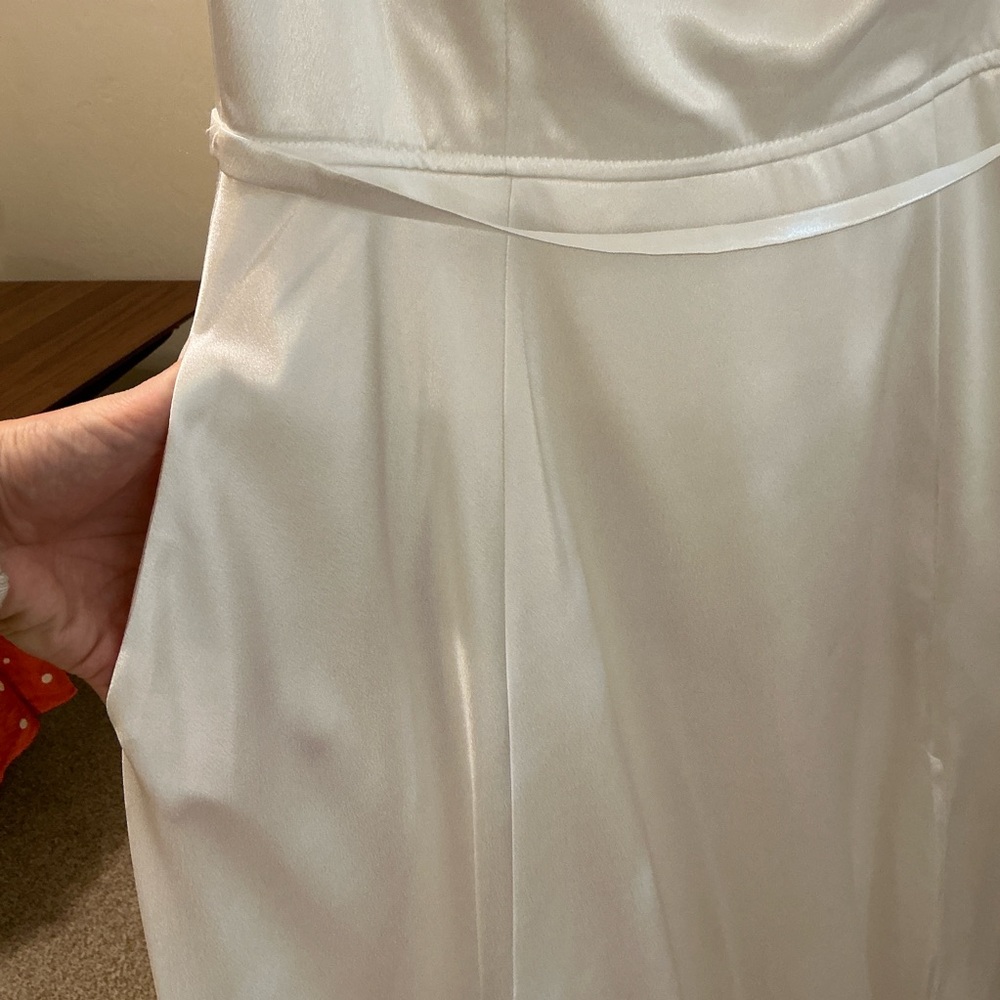 NWOT Lulu’s Greatest Hits Satin Off-the-Shoulder Wedding Maxi Dress Gown Large - Picture 13 of 15